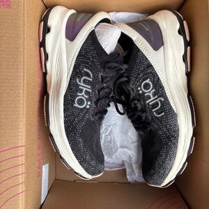 Ryka walking shoe size 5 M